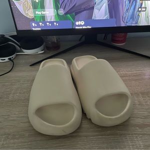 Yeezy slide bone sz 7